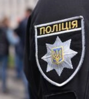 В Ивано-Франковске группа людей бьет прохожих и снимает на камеру. Полиция разыскивает их