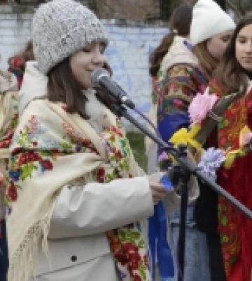 В Острозі святкували Колодія, спалили негаразди і збирали гроші на армію. ВІДЕО