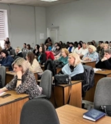 Шкільних психологів Рівненщини навчали працювати з чутливими темами