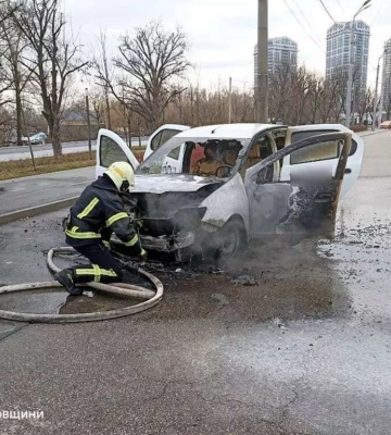 В Днепре на Набережной Победы пылал &quot;Renault&quot;