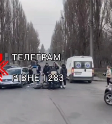 На Соборній у Рівному - ДТП з мотоциклом