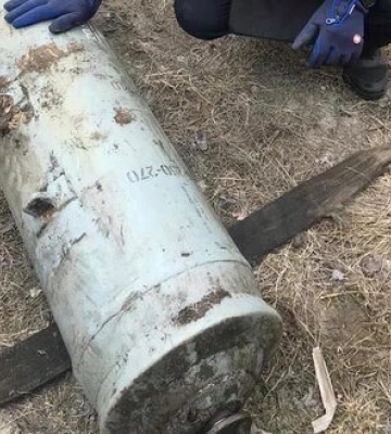 Нерозірвану авіаційну бомбу КАБ-250 виявлено на території приватного домоволодіння в Торецьку. ФОТО