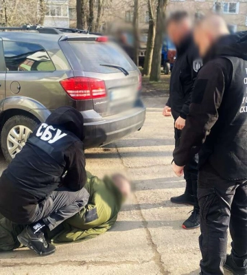 На Дніпропетровщині нацгвардієць намагався продати зброю