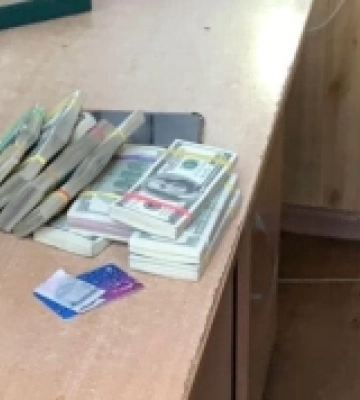 Двоє громадян Молдови намагалися незаконно перевезти через пункт пропуску на Одещині близько 80 тисяч доларів