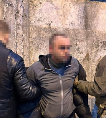 В Одесі рецидивіст під виглядом співробітника СБУ спробував відібрати у волонтера 50 тисяч доларів, зібраних для військових