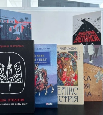 В центре помощи для переселенцев из Мелитополя «Саме тут» появилась своя библиотека (фото, видео)