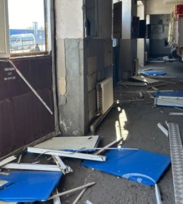 Рашисти вдарили по житловій забудові Курахового, пошкоджено пожежну частину. ФОТО