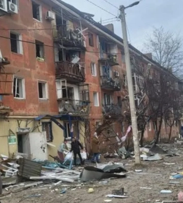 Центр Курахового у Донецькій області потрапив під ворожий обстріл: є багато постраждалих