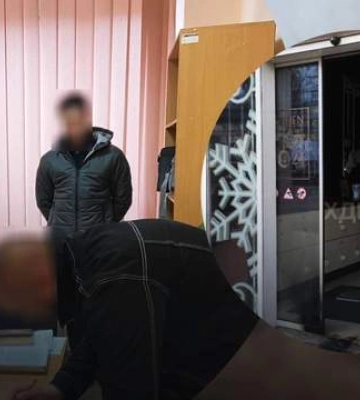 В Днепре мужчина попытался поджечь магазин Roshen: его задержала полиция
