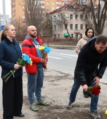 У Чернігові вшанували пам’ять загиблих унаслідок авіаударів 3 березня 2022 року