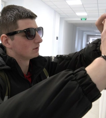 Для студентів із порушеннями зору у ВНУ встановили спеціальні таблички