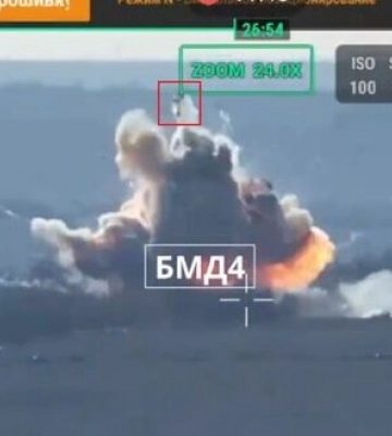 Башта ворожої БМД-4 летить у повітрі після удару дрона-камікадзе. ВIДЕО