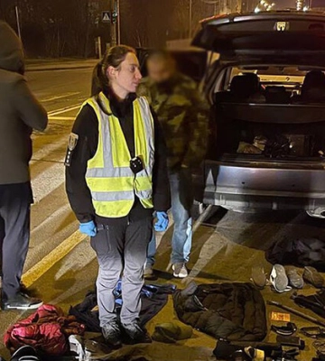 У столиці затриманий злодій погрожував підірвати гранатою поліцейських (фото, відео)