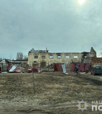 рашисти пошкодили на Сумщині 14 будинків, лікарню, авто