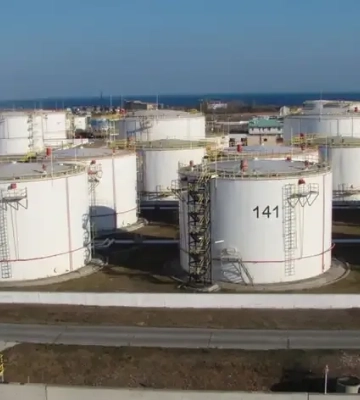 В Феодосии 4 БПЛА упали на территории нефтебазы - СМИ