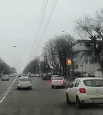 У Луцьку водій порушив ПДР під носом в патрульних (відео)