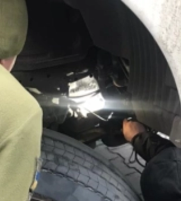 Закарпатські митники виявили вантажівку із знищеним VIN-кодом