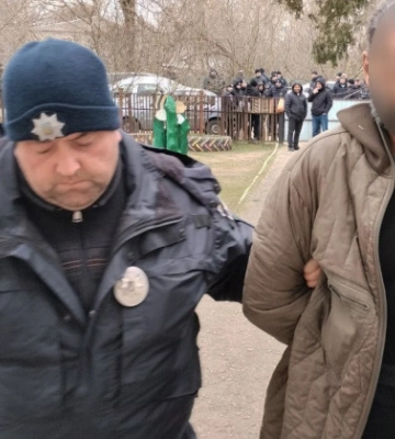 На Миколаївщині поліцейські розшукали чоловіка, який викрав 8-річну дівчинку