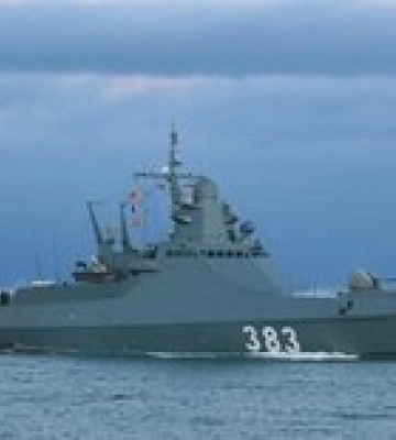 В Крыму уничтожен российский военный корабль "Сергей Котов". Момент удара попал на видео