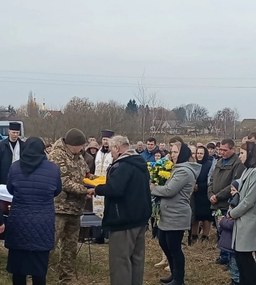 Двоє дітей залишились без батька: на Волині попрощаються із Героєм Ярославом Потолковим