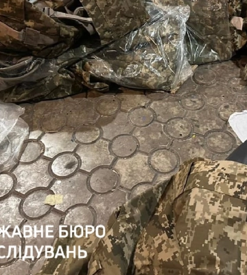 Заблоковано схему розкрадання майна бригади ТРО у Києві на 3,6 млн грн. Амуніцію, одяг та взуття продавали зі "знижкою" у 50%, - ДБР. ВIДЕО