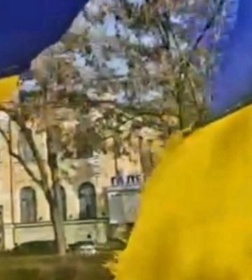 Поліція відкрила справу через наругу над державними прапорами в центрі Дніпра
