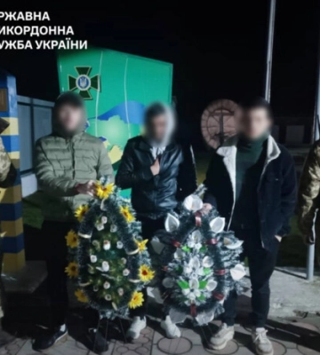 Вінки були справжніми: прикордонники затримали ухилянтів, які їхали на «похорон бабусі»