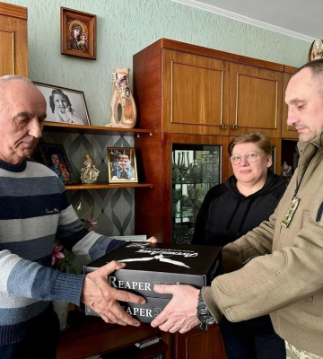 Батьки загиблого прикордонника з Рівного передали дрони військовим