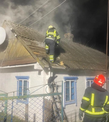 На Сарненщині вогонь пошкодив покриття житлового будинку