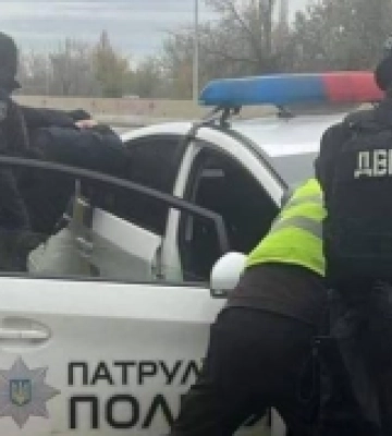 Безпідставні звинувачення та вимагання хабара: за корупцію судитимуть двох одеських патрульних