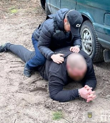 У Дніпрі затримали рекетирів, які викрадали людей та «вибивали» з них гроші