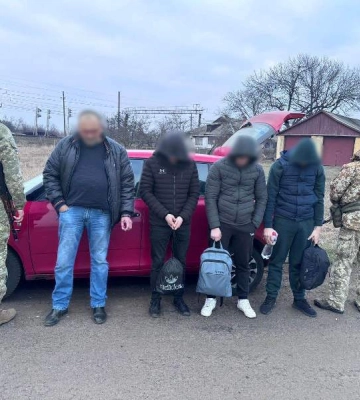 На Одещині прикордонники затримали незаконного перевізника та трьох його «клієнтів»