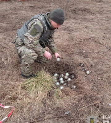 На Сумщині росіяни дистанційно замінували територію осколковими кульковими бомбами