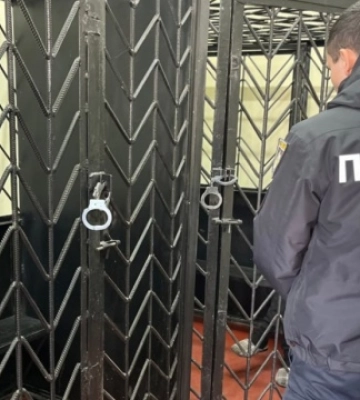 В Умані затримали чоловіків, які з іграшковим пістолетом пограбували магазин на ₴32 тисячі