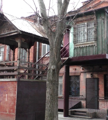 У Дніпрі виявили старий дерев’яний терем