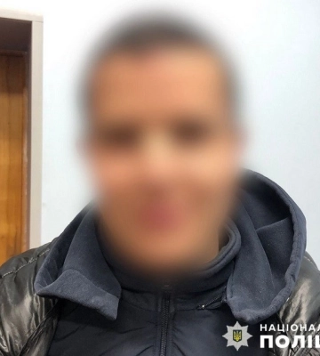 У Києві затримали чоловіка, який на Оболоні пограбував дітей. Фото і подробиці