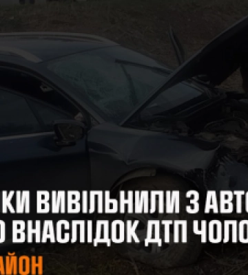 Авто злетіло у кювет на Львівщині: затиснутого водія деблокували рятувальники