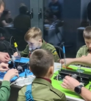 Пластуни з Мукачева вчилися виготовляти FPV-дрони