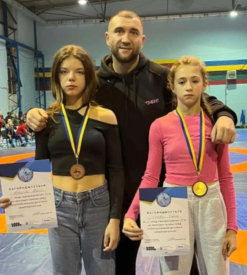 Волинські борчині привезли дві медалі із чемпіонату України