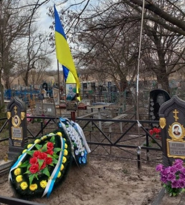 У Дніпрі невідомі вандали нівечать могили військових: поліція шукає свідків та очевидців