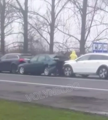 Біля Ковеля зіткнулися чотири автівки. Відео