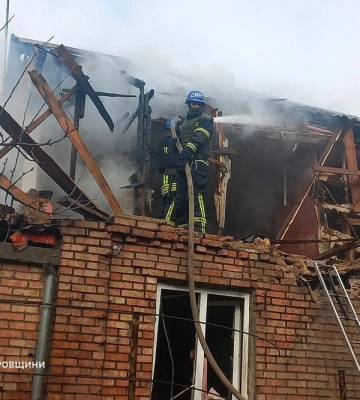 Під час чергового російського обстрілу Нікополя постраждала жінка