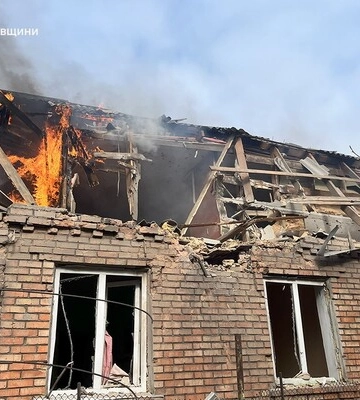 РФ атакувала житловий будинок у Дніпропетровській області: є постраждала