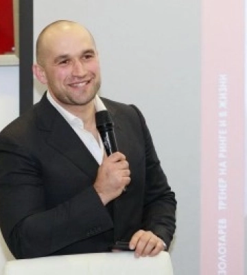 Кафедрою журналістики у військовому виші керує екскандидат у нардепи від “Партії Шарія”