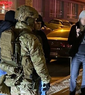 У Дніпрі у ході спецоперації затримали чоловіка за вимагання грошей