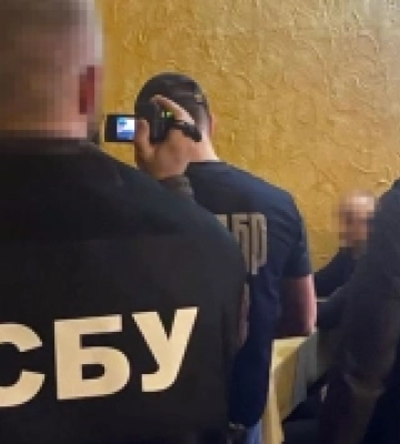 СБУ викрила посадовця Закарпатської митниці, який систематично вимагав «відкати» з громадян