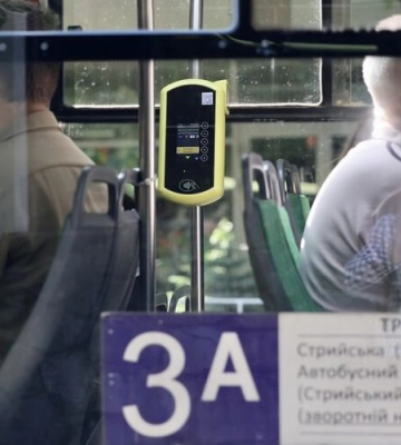 У пасажирів, які розрахувались за проїзд у Львові банківською карткою, списали вдвічі більше коштів. Хто винен