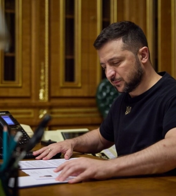 Одессу с тайным визитом посетил греческий премьер. СМИ пишут, что оккупанты нанесли ракетный удар по городу, когда там был он и Зеленский. Видео