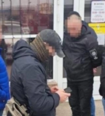 Вимагав 50 тисяч гривень хабаря: в Одесі викрили правоохоронця