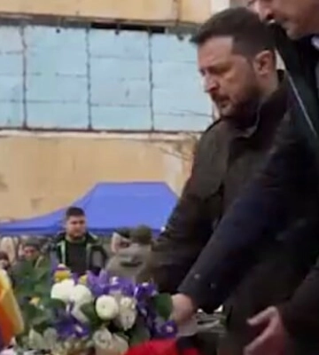 Зеленский и Мицотакис почтили в Одессе память погибших в результате попадания российского дрона в жилой дом